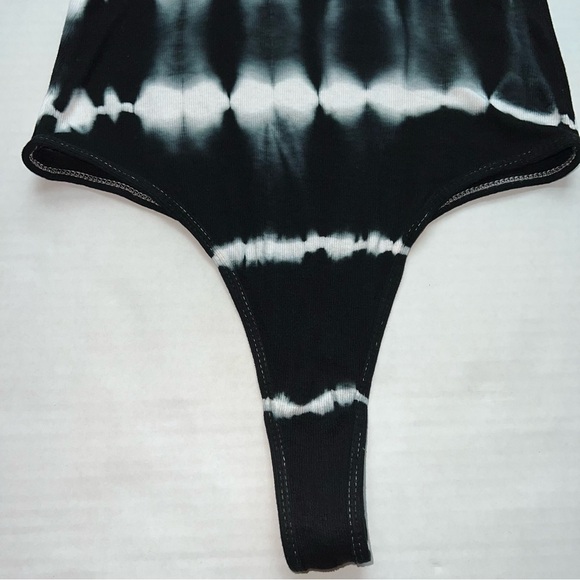 Olivaceous tie dye strappy v neck bodysuit in size medium - Picture 6 of 12